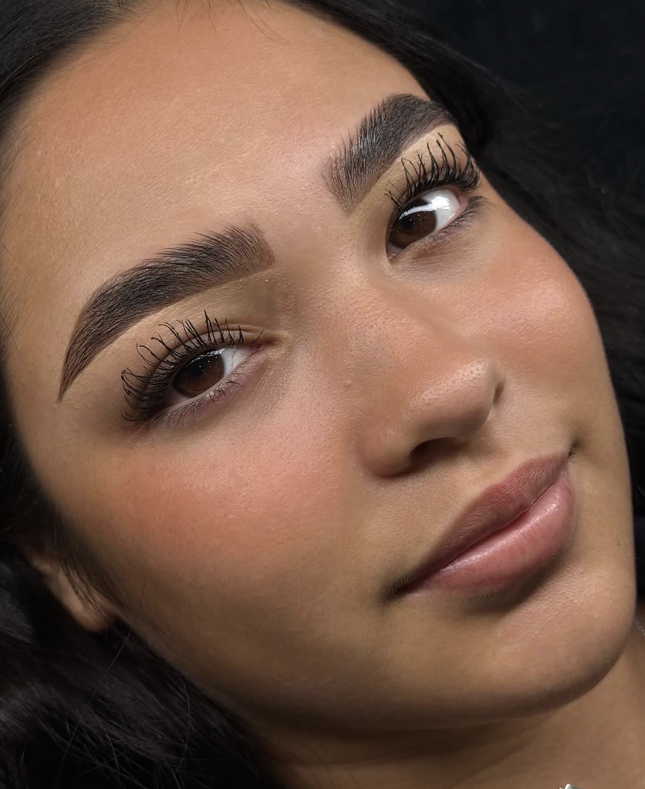 Lash lifting con cejas definidas