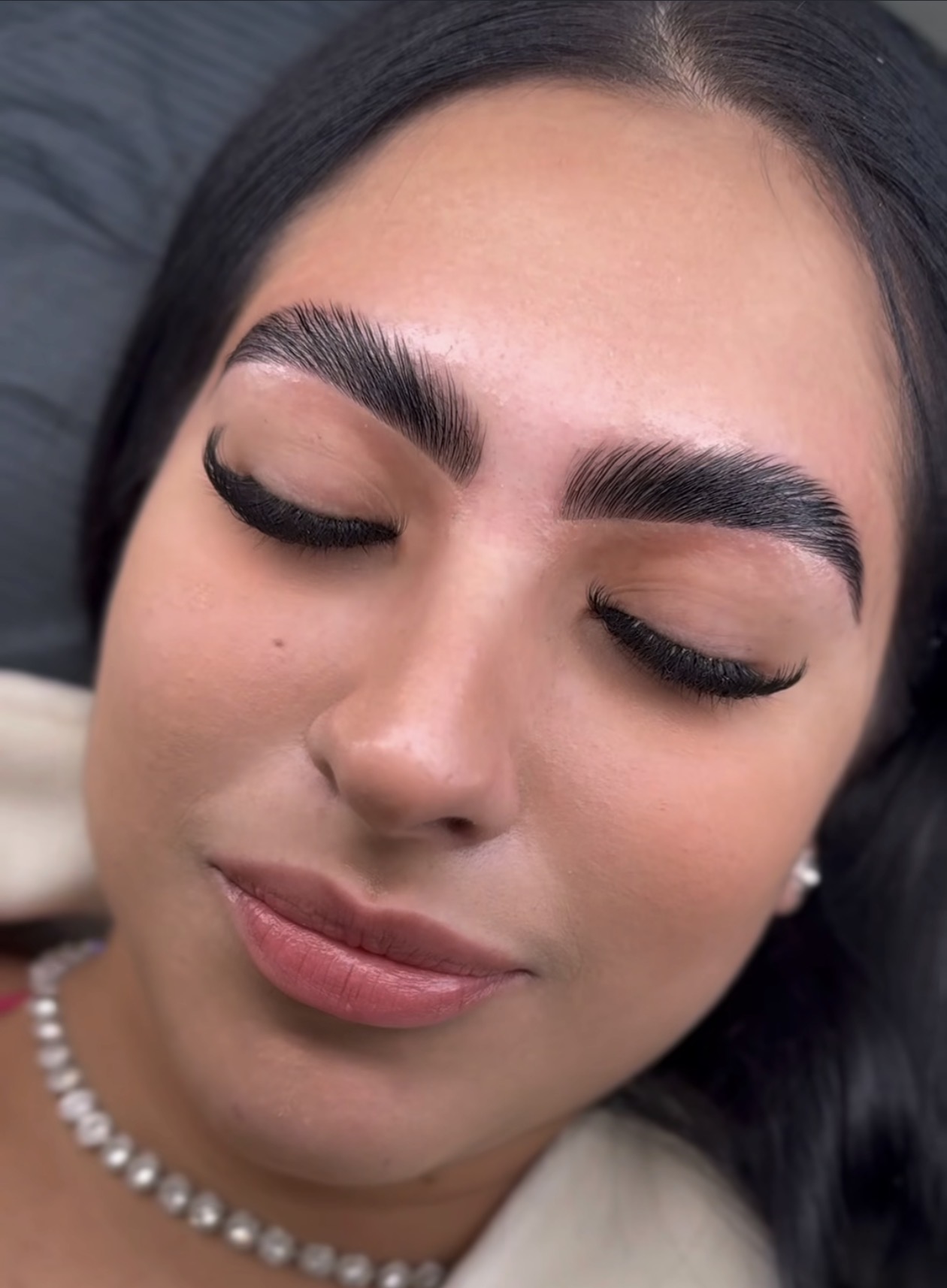 Brow lamination y extensiones de pestañas
